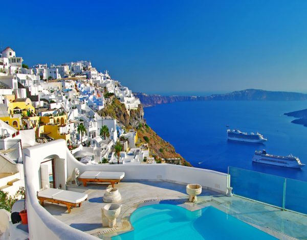 Sejur pe insula Santorini la doar 181 euro/p (zbor + cazare 7 nopti) – bonus o zi in Atena